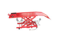 एयर हाइड्रोलिक लाल समर्थन फ्रेम और 675kg क्षमता 360kg के साथ उठाने की मेज उपकरण